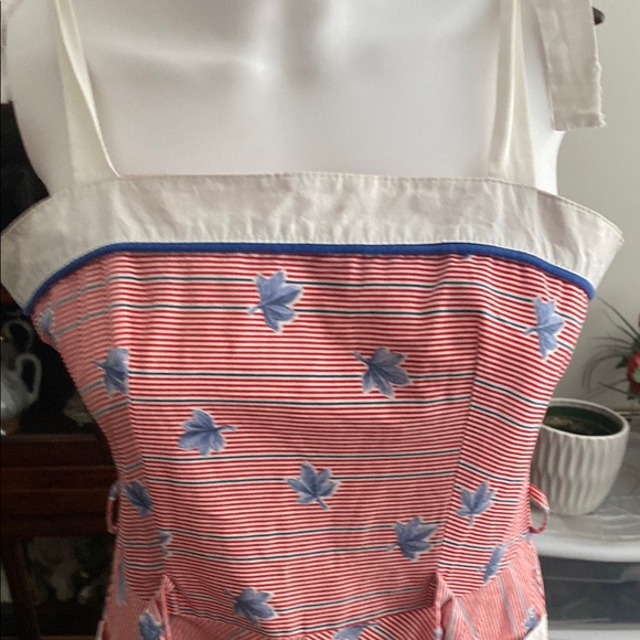 Chic Red Dress with Blue Floral Accents - Picture 5 of 6